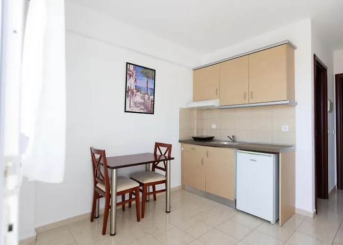 Melis Studios Aparthotel 3*