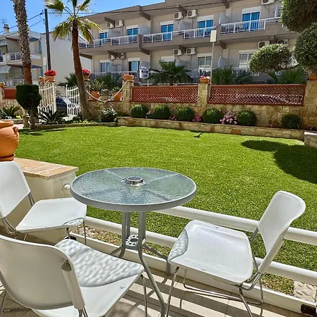 Melis Aparthotel 3*